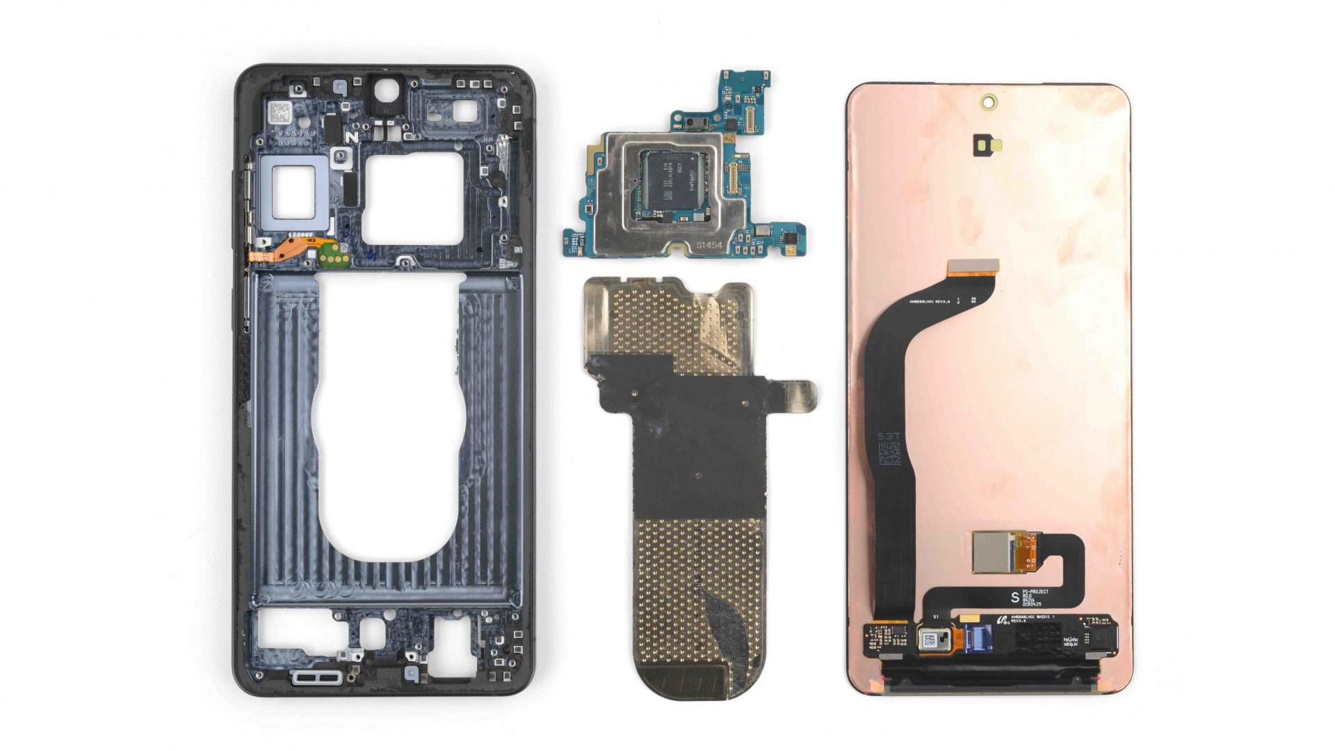 Тоньше – не значит лучше: как Apple и Samsung уродуют смартфоны в погоне за модой фото