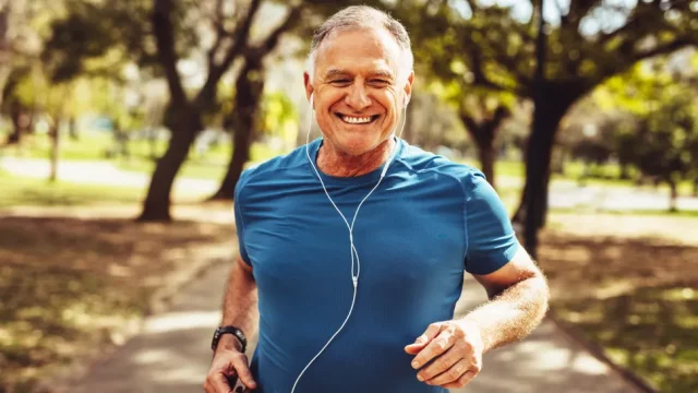 Не хотите проблем с ногами? Вот упражнения для колен, обязательные для категории 60+