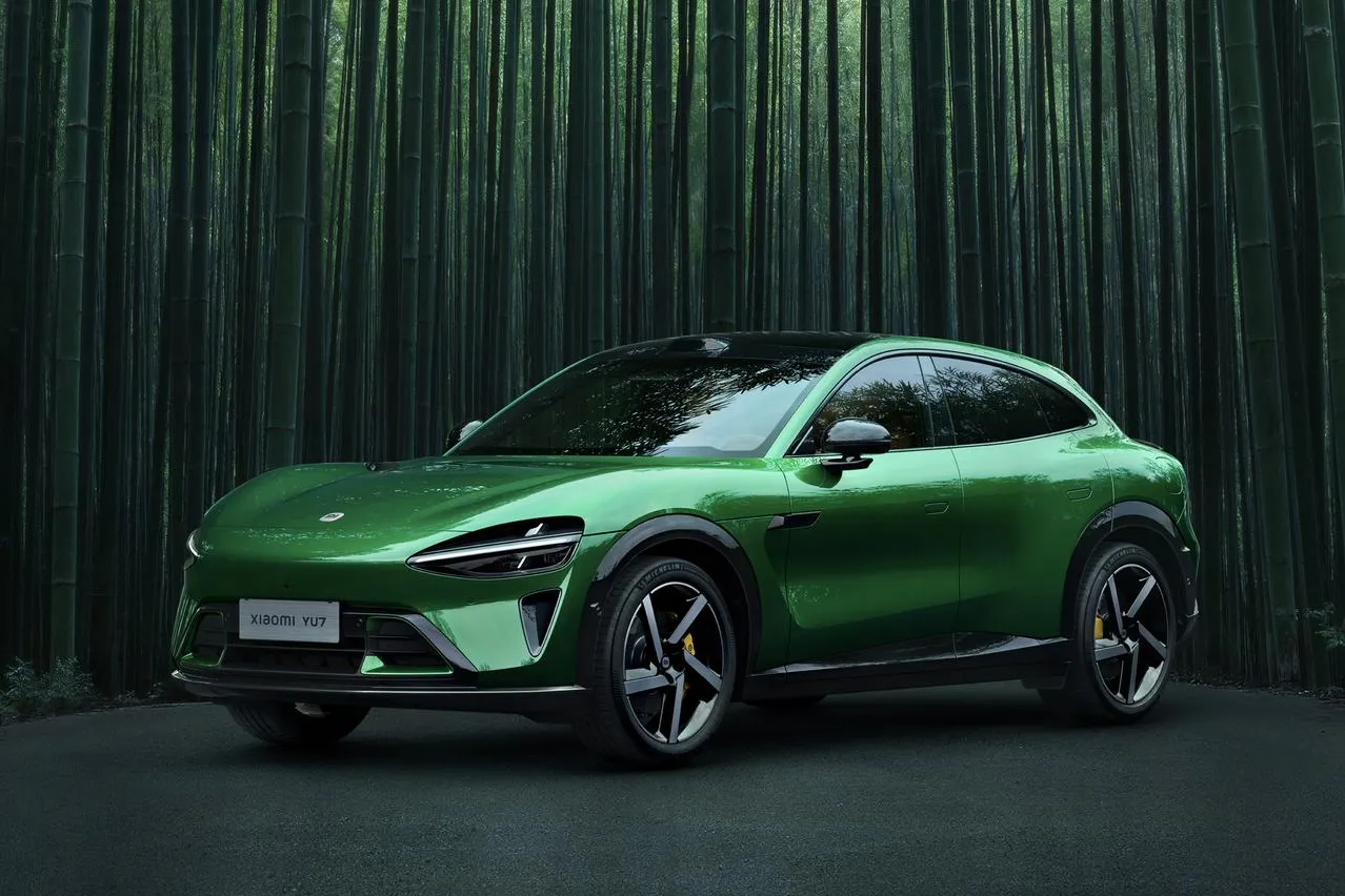 402838Xiaomi YU7: Средний палец размером с внедорожник в адрес Tesla Model Y