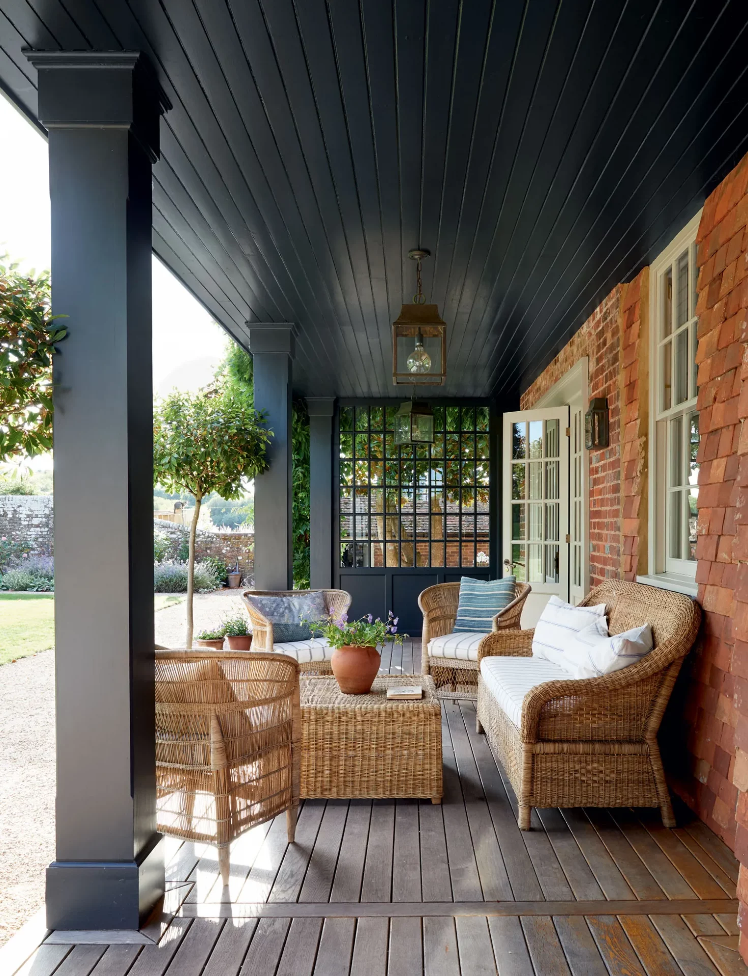 13 идей для оформления уличной мебели