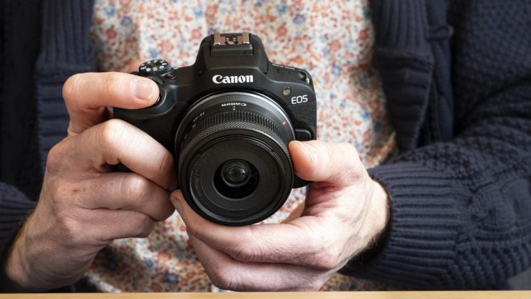 Canon EOS R100