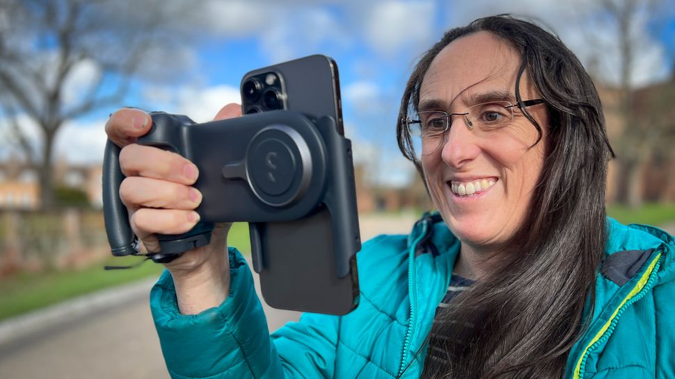 Как выбрать держатель для iPhone в машину? картинка ShiftCam ProGrip Starter Kit-2