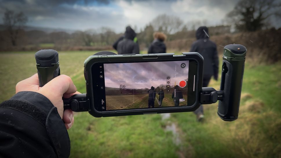 Как выбрать держатель для iPhone в машину? картинка SmallRig Brandon Li Mobile Video Kit-2