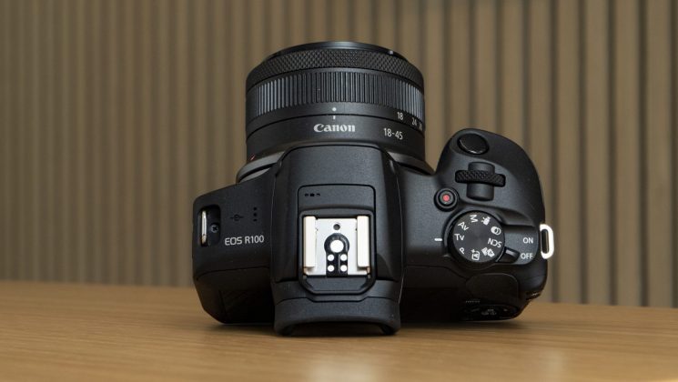 Canon EOS R100
