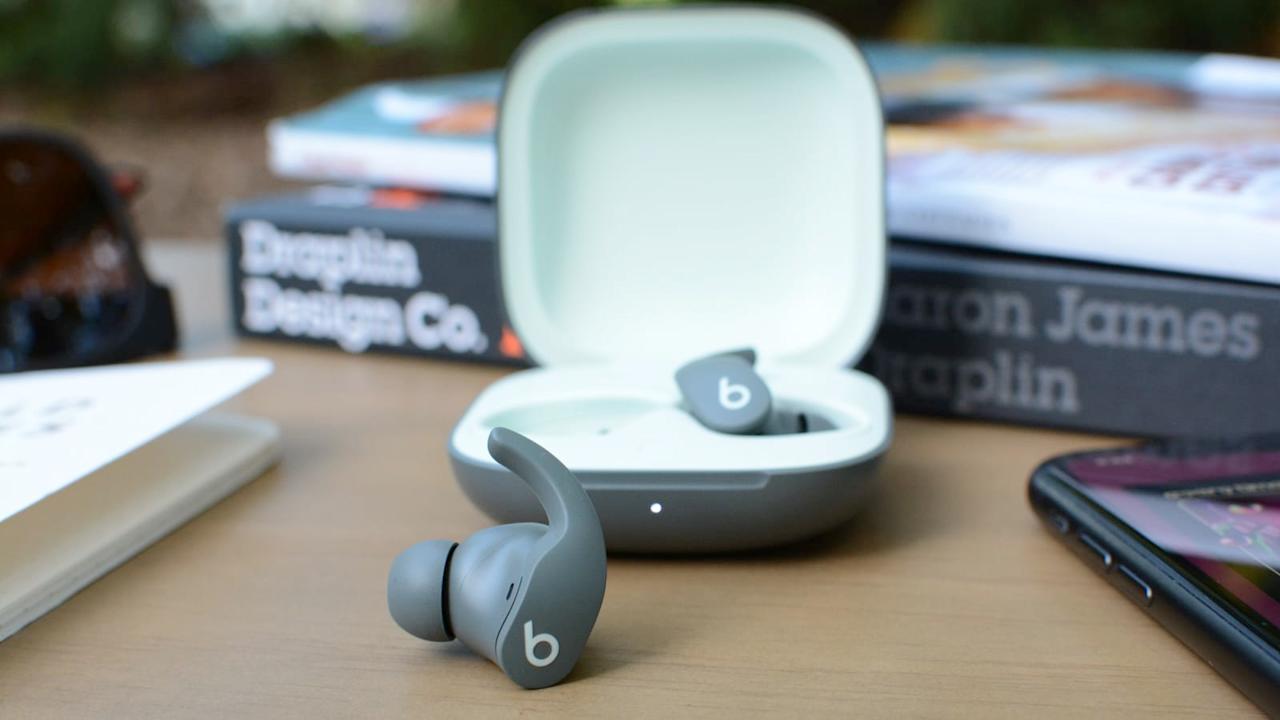 Лучшие наушники для Android в 2025 году: топ-7 моделей картинка Beats Fit Pro