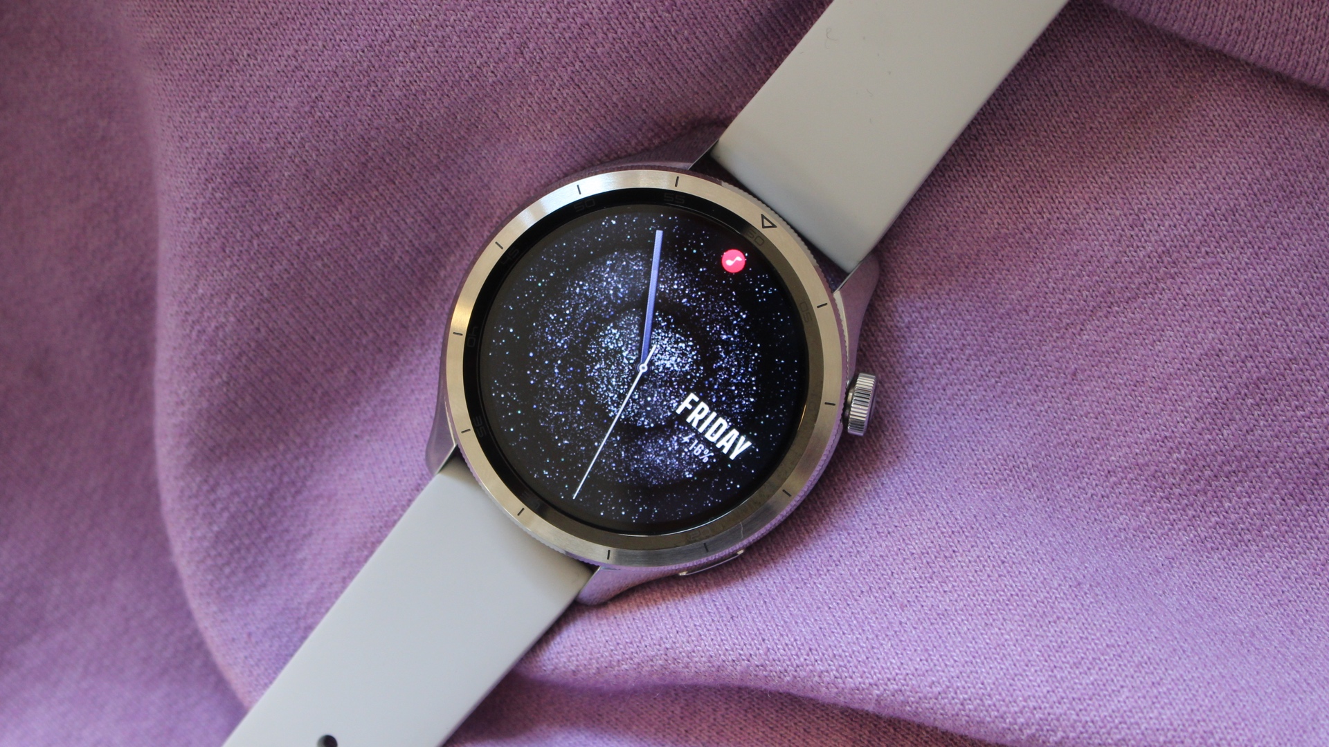 Лучшие бюджетные умные часы в 2025 году: флагманские функции по доступной цене картинка Xiaomi Watch S4