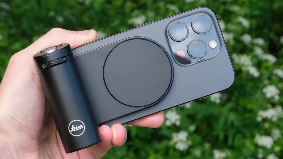 Как выбрать держатель для iPhone в машину? картинка Leica Lux Grip-2