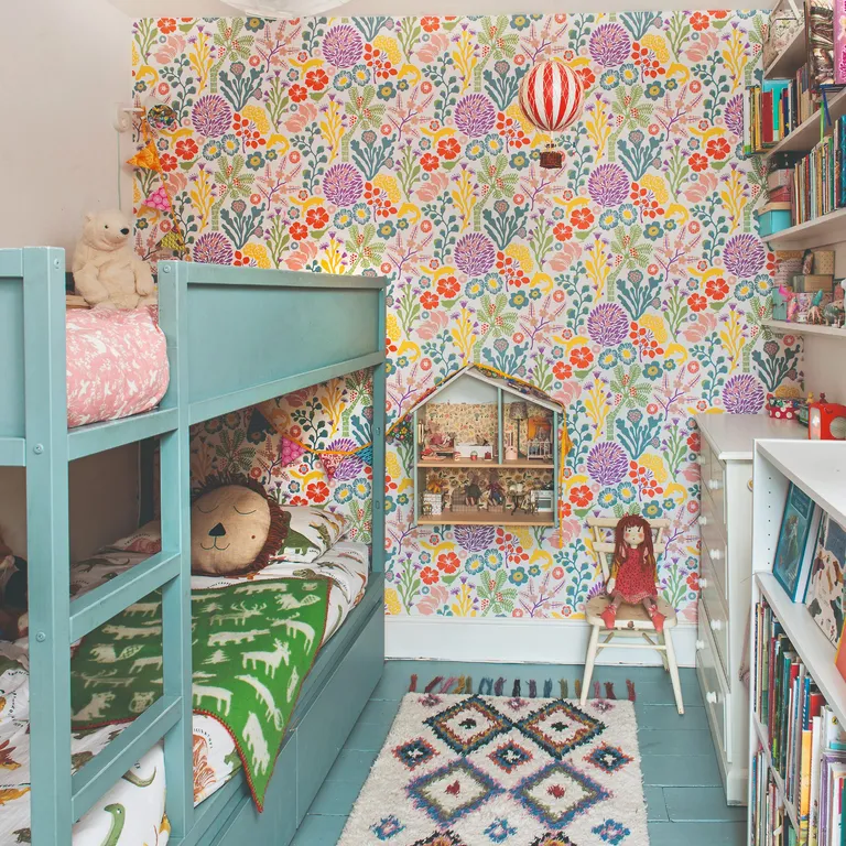 Создайте тематическую стену для хранения вещей