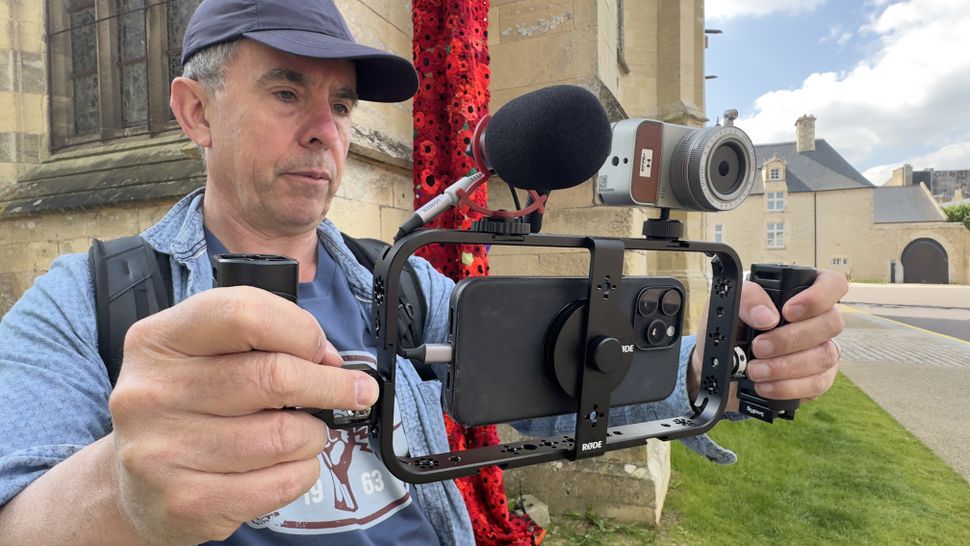 Как выбрать держатель для iPhone в машину? картинка RØDE Phone Cage-2