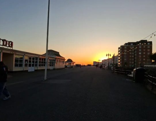 Обзор Samsung Galaxy A56: похудел и стал умнее фото