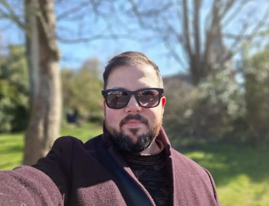 Обзор Samsung Galaxy A56: похудел и стал умнее фото