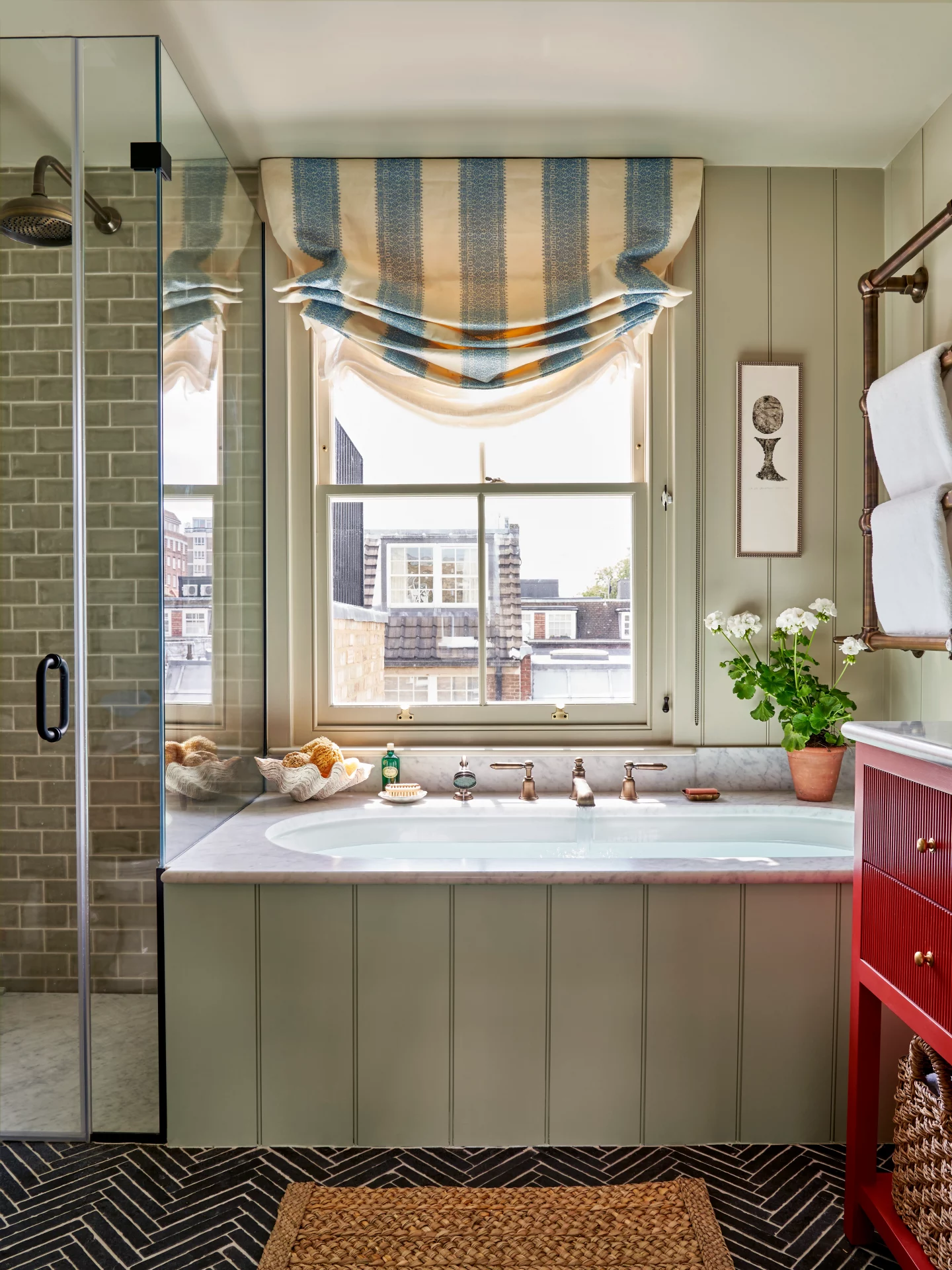 Выбор элиты: самые шикарные ванные комнаты от инсайдеров House & Garden