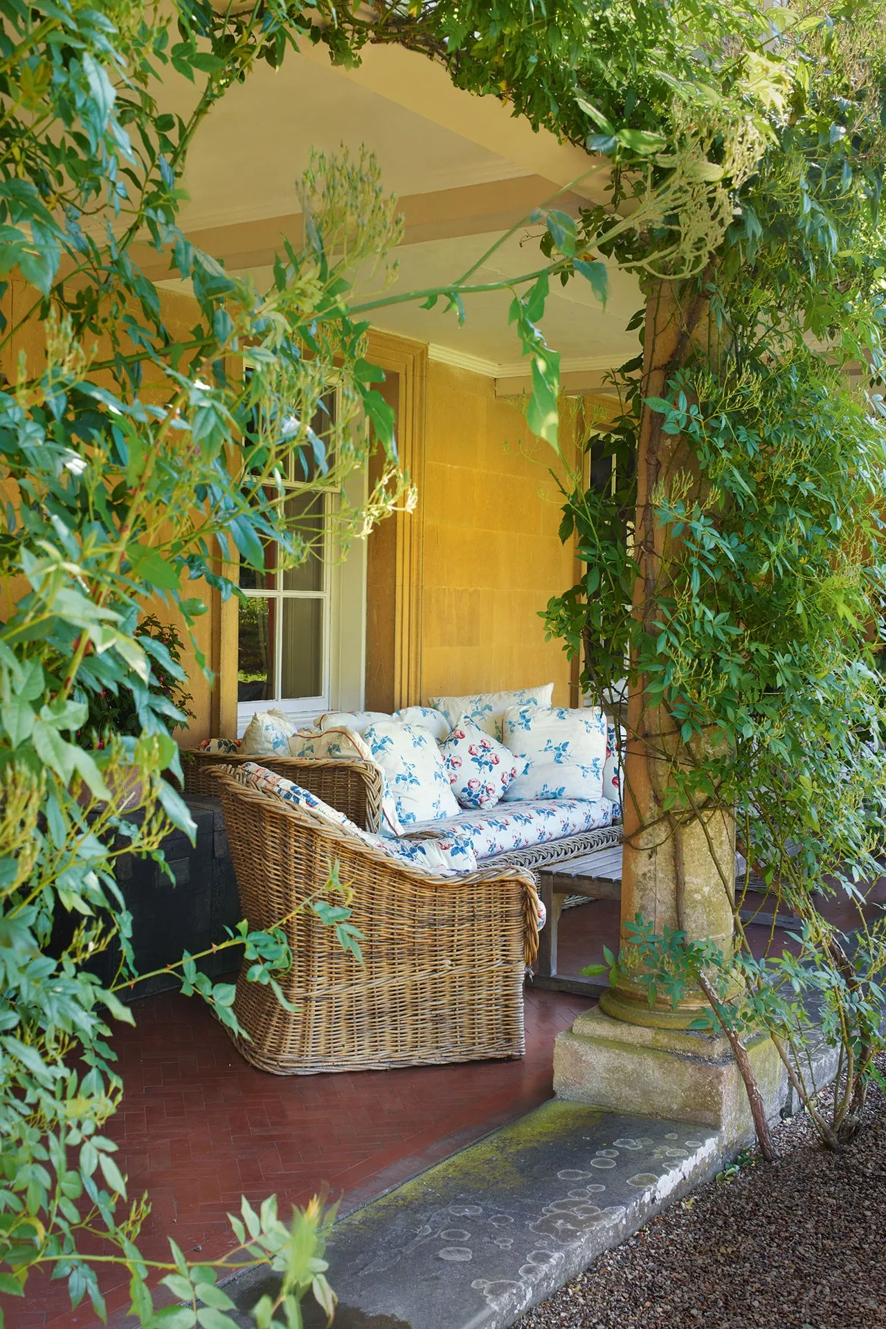 13 идей для оформления уличной мебели