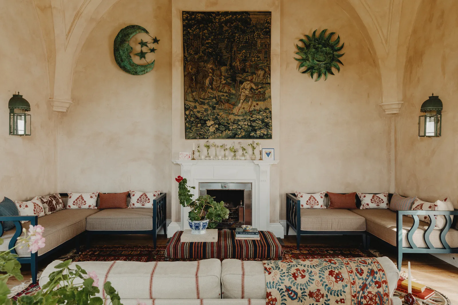 Эксцентричная пара превратила сторожевой домик в творческое пространство