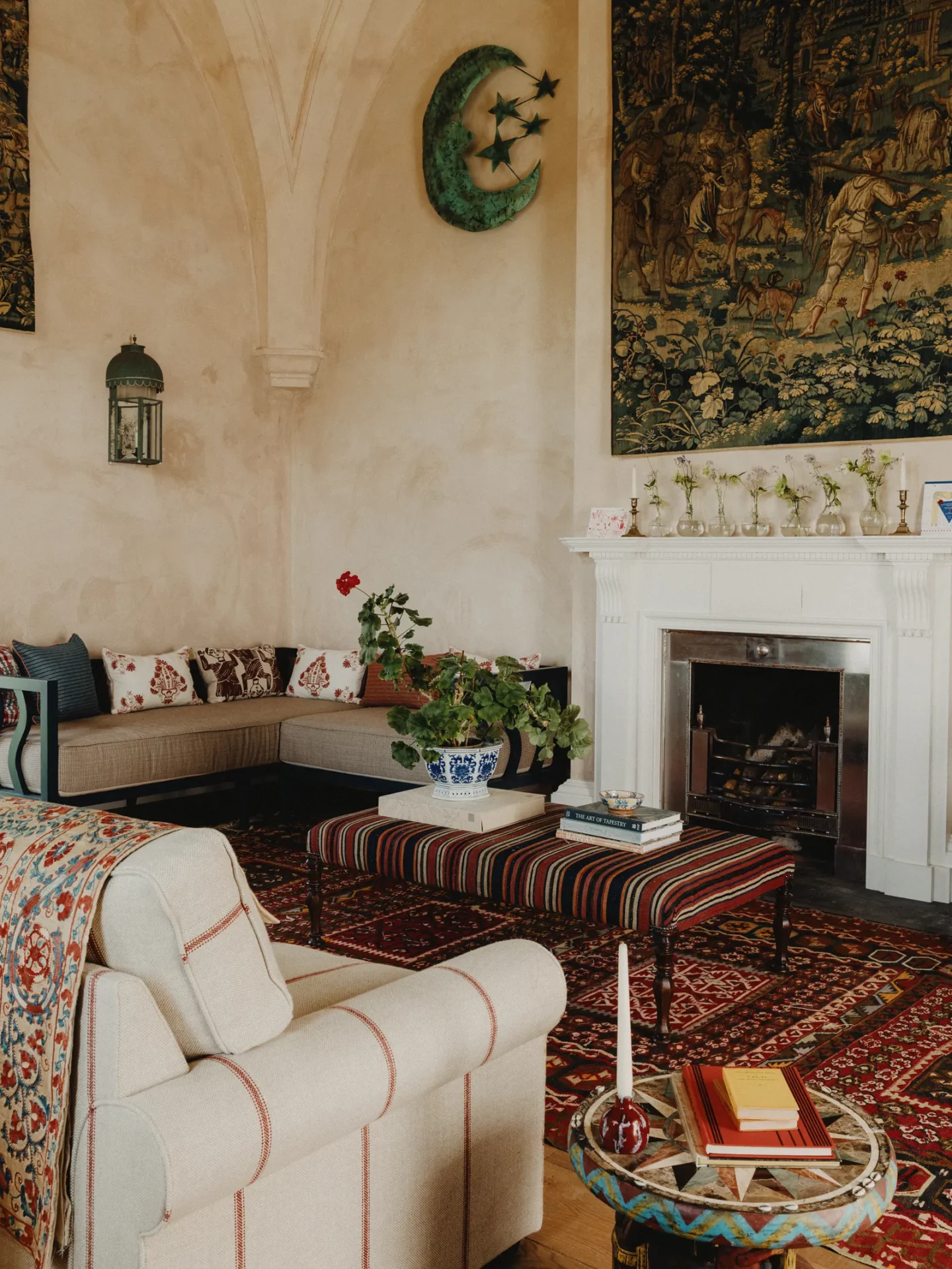 Эксцентричная пара превратила сторожевой домик в творческое пространство