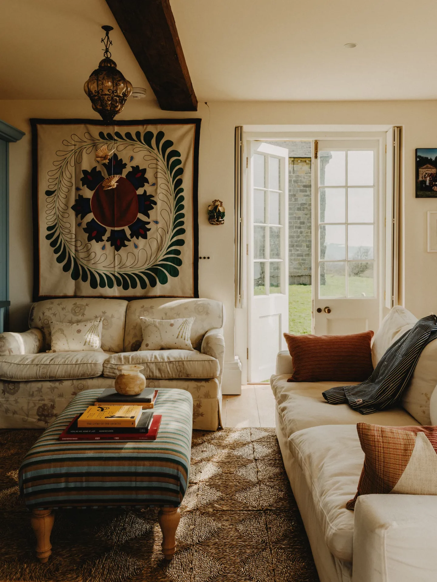 Эксцентричная пара превратила сторожевой домик в творческое пространство