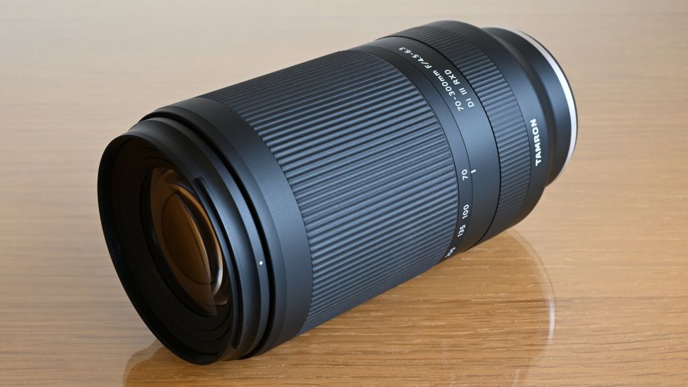 Tamron 70-300mm f/4.5-6.3 Di III RXD-2