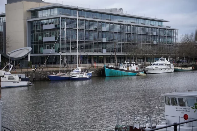 Tamron 70-300mm f/4.5-6.3 Di III RXD-3