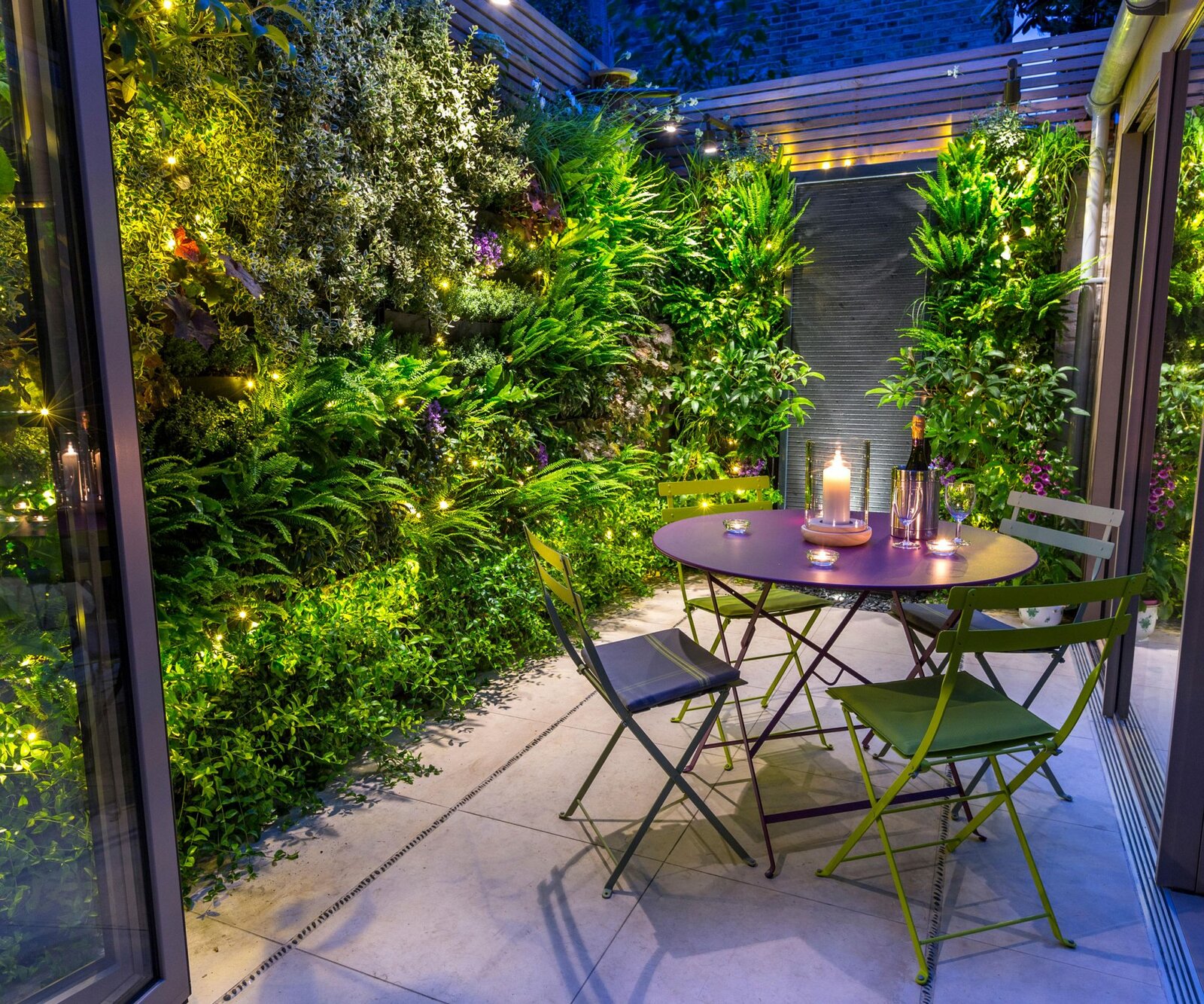 Эти советы и рекомендации от дизайнеров помогут вам визуально увеличить пространство небольшого патио