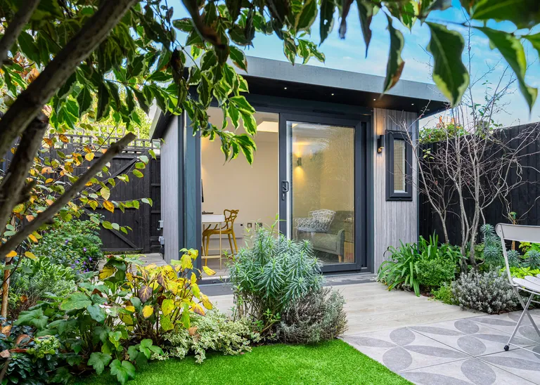 12 идей для сада: как создать уютное место для отдыха картинка Найдите удобный вариант работы на дому