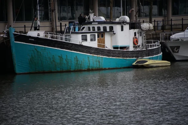 Tamron 70-300mm f/4.5-6.3 Di III RXD-4