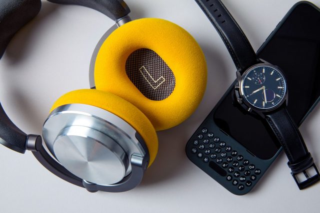 Гаджеты для подарка: 49 оригинальных идей в 2025 году