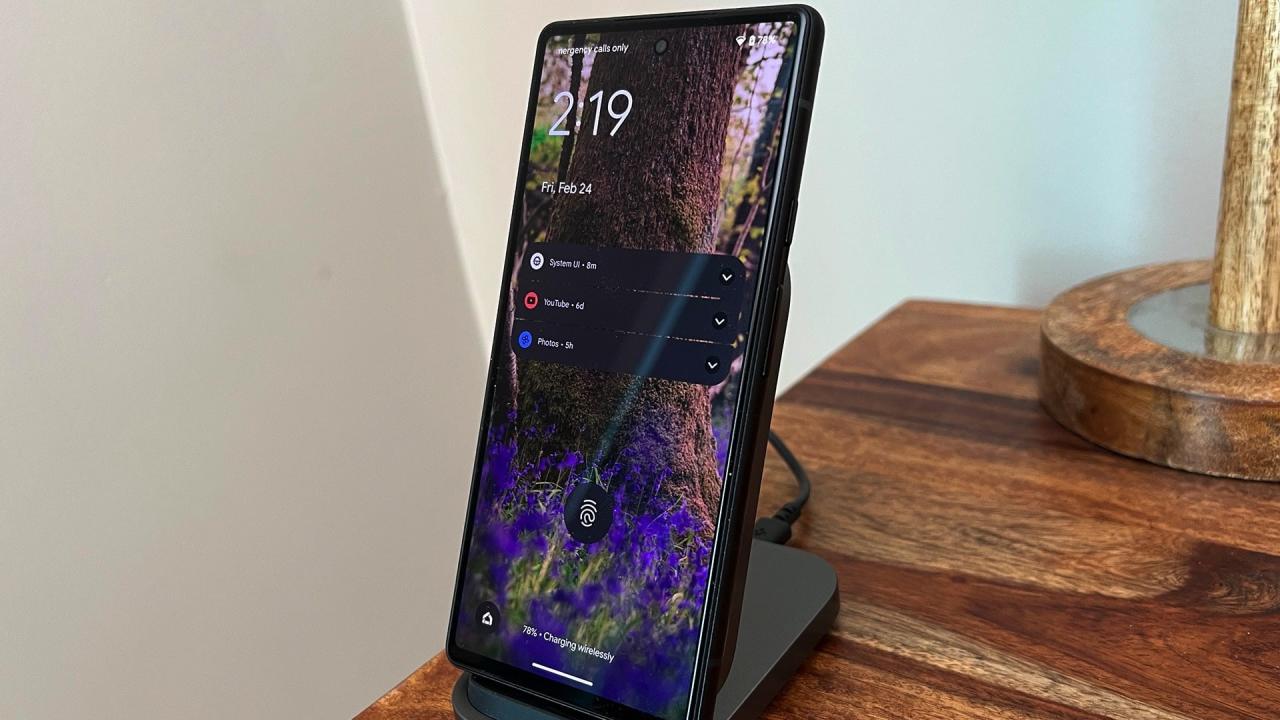 Spigen 15W Super Fast Wireless Charger Stand