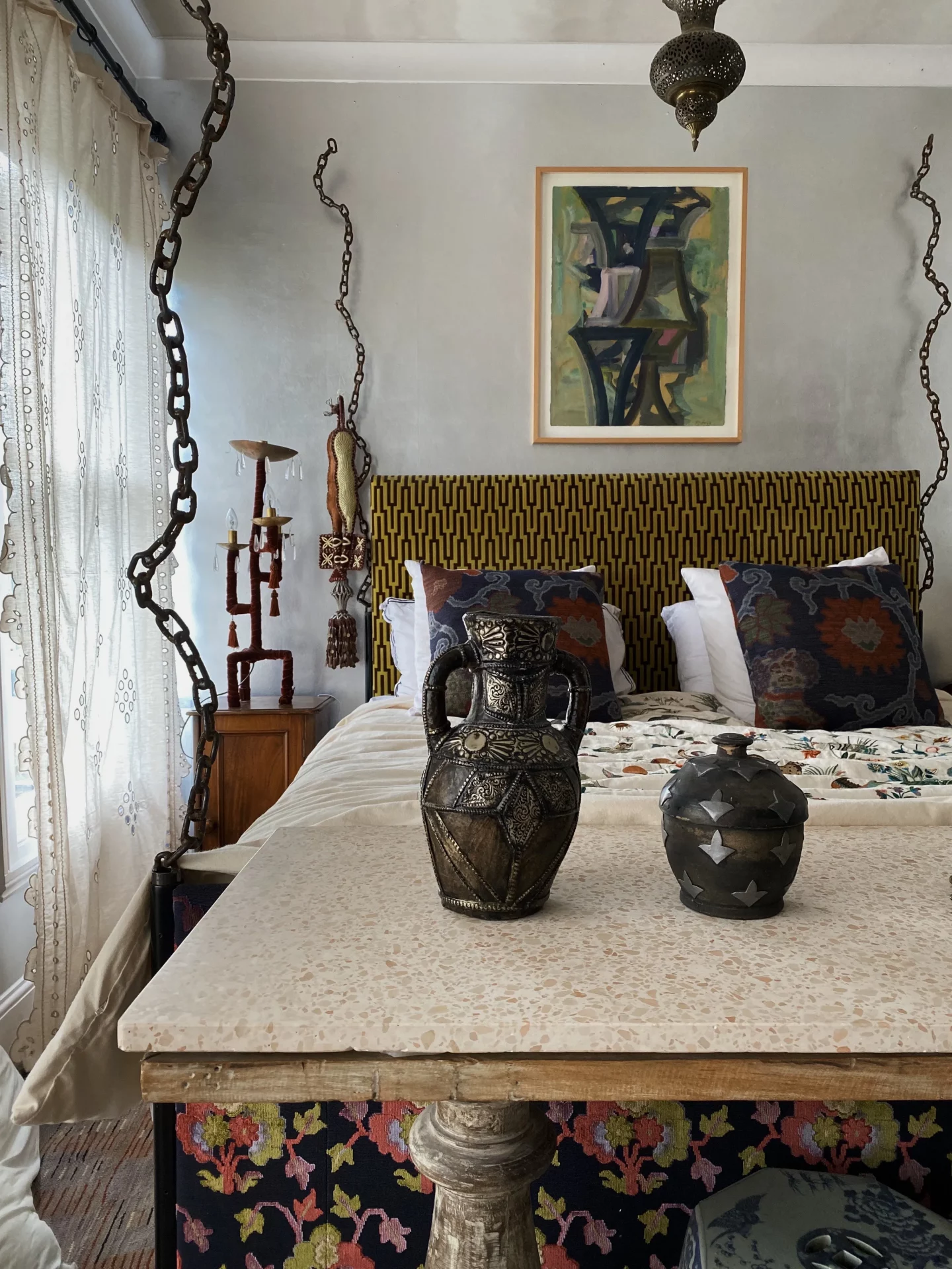 Кровати с балдахином без балдахина: дерзкий пересмотр традиций