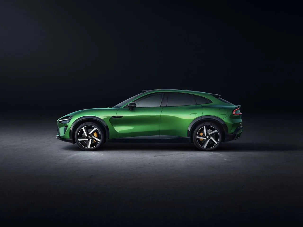 Xiaomi YU7: Средний палец размером с внедорожник в адрес Tesla Model Y