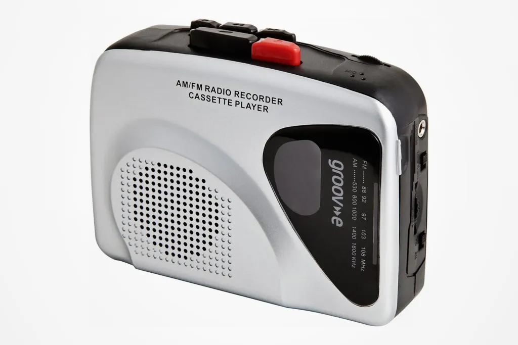 Кассетные магнитофоны: ностальгия или новый тренд? картинка Groov-E GVPS525SR