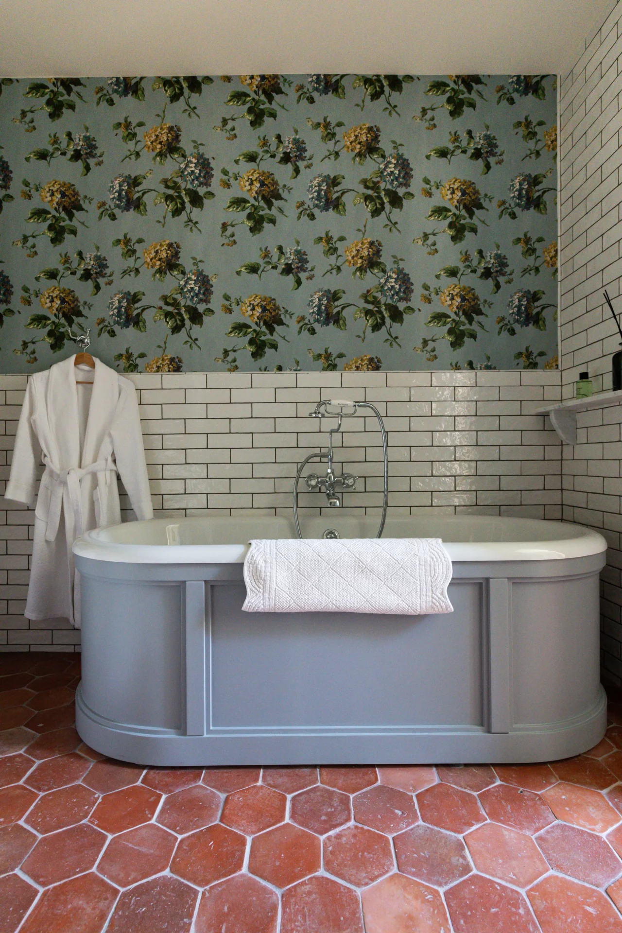 500-летний дом на юге Франции, оформленный в английском стиле