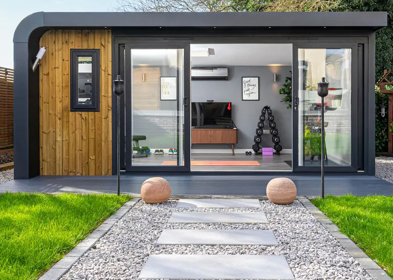 12 идей для сада: как создать уютное место для отдыха картинка Тренируйтесь в специально оборудованном зале