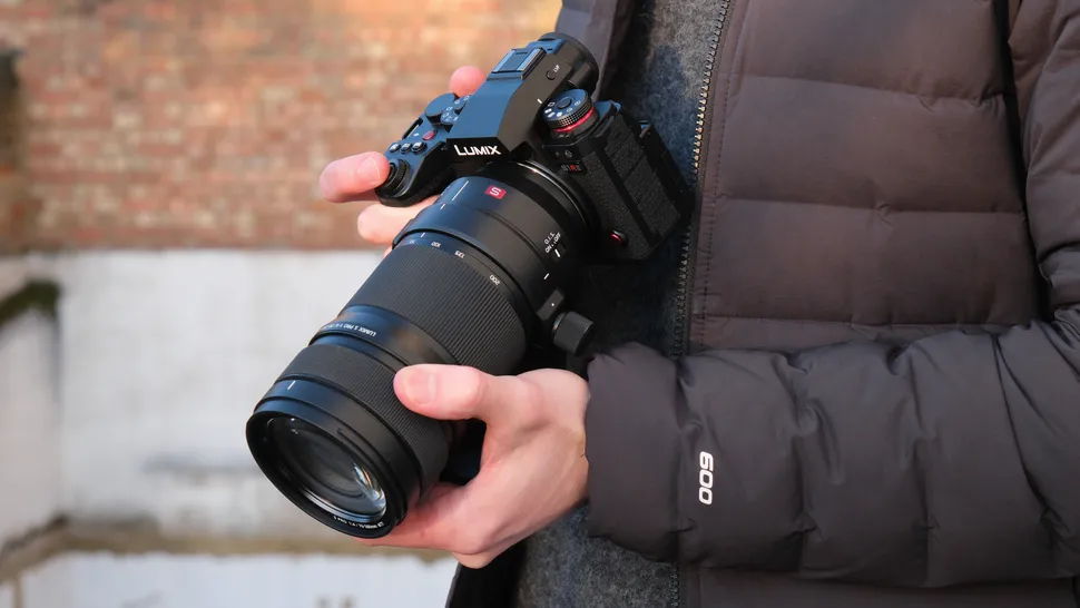 Panasonic Lumix S1R II-2