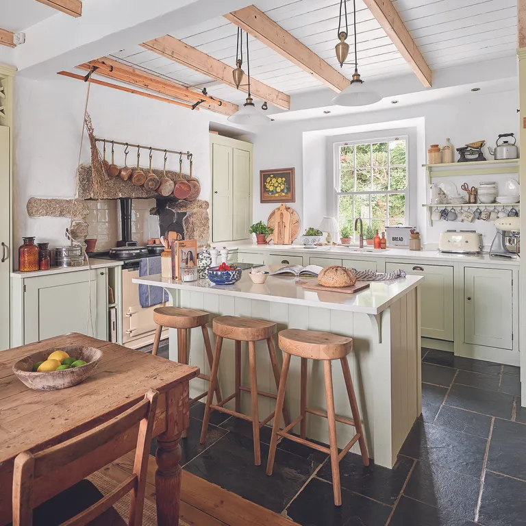 6 способов создать на кухне атмосферу ностальгии — и это секрет того, как сделать ваше пространство по-настоящему уютным