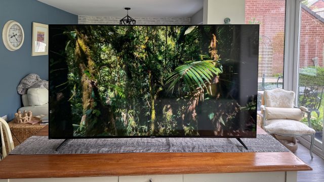 Это не OLED, но это лучший дешёвый 70-дюймовый телевизор из тех, что мы тестировали