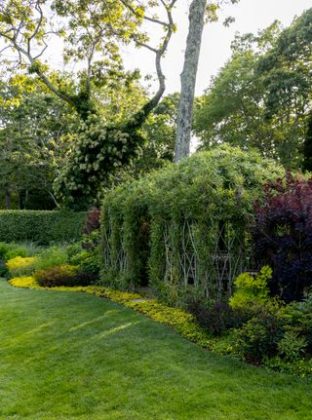 В волшебном саду с розами в Хэмптонсе