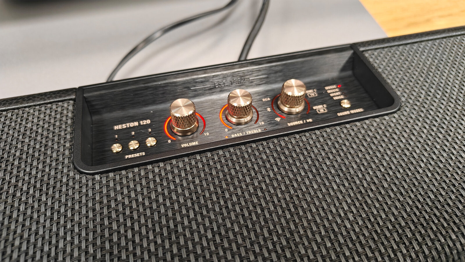 Я очень хотел полюбить Marshall Heston 120, но он совершает кардинальный грех домашнего кинотеатра