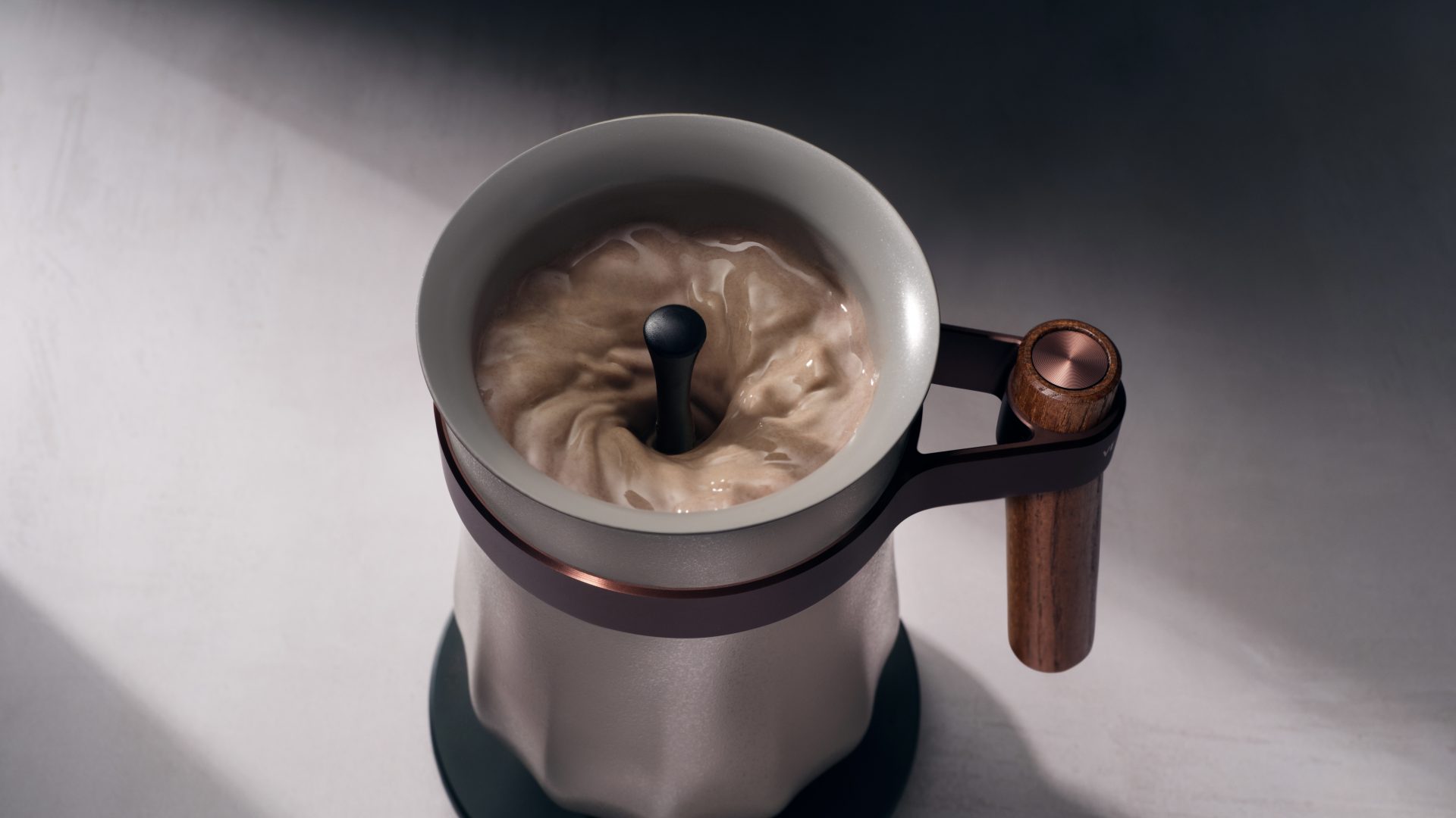 Компания Hotel Chocolat только что обновила свой самый продаваемый напиток Velvetiser, добавив в него новую функцию, о которой просили поклонники