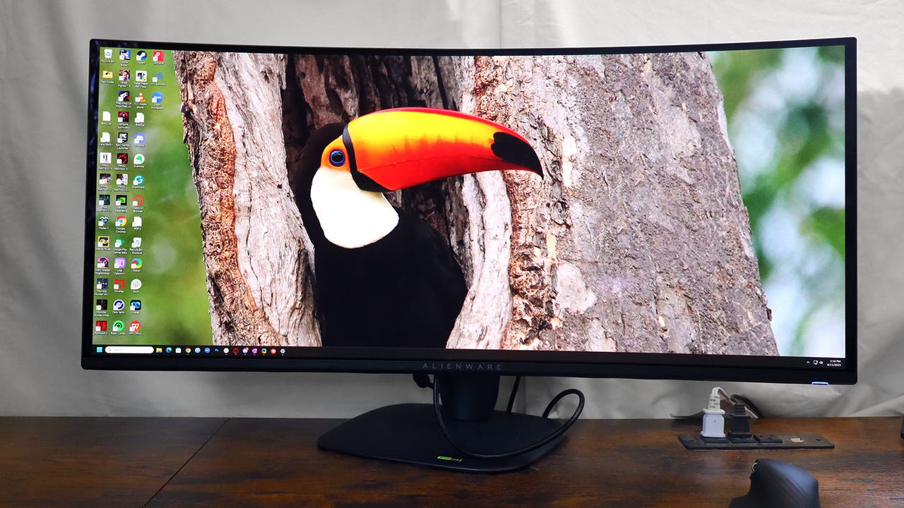 Я заменил свою систему с двумя мониторами на этот сверхширокий OLED — и не думаю, что вернусь обратно