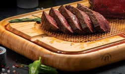 Разделочная доска с желобом для сока