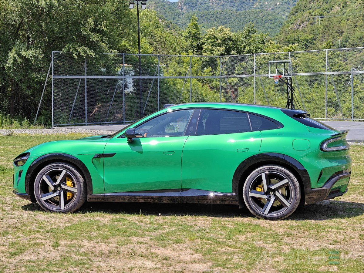 12 причин, почему Xiaomi YU7 уделывает Tesla Model Y фото