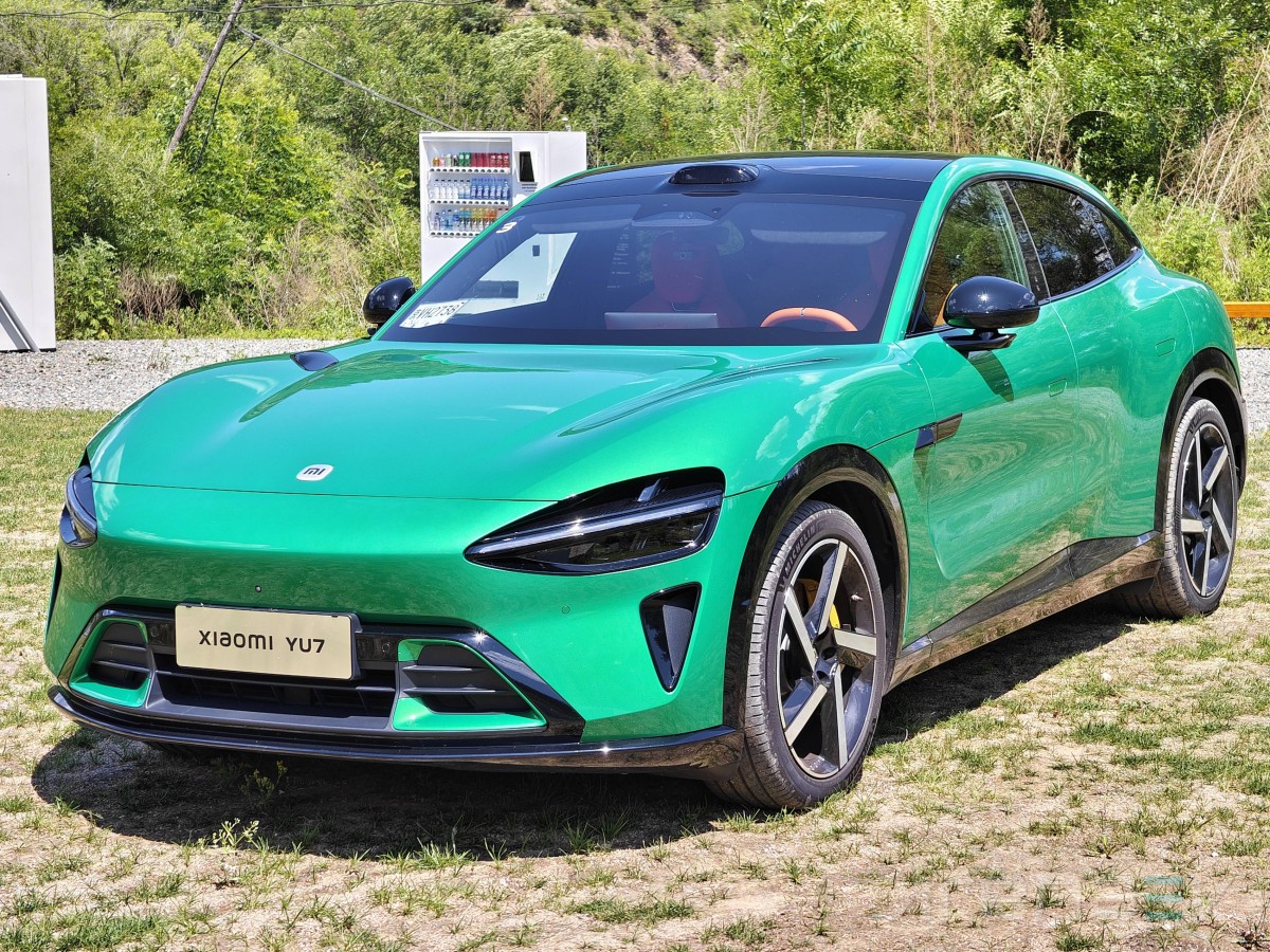 12 причин, почему Xiaomi YU7 уделывает Tesla Model Y фото