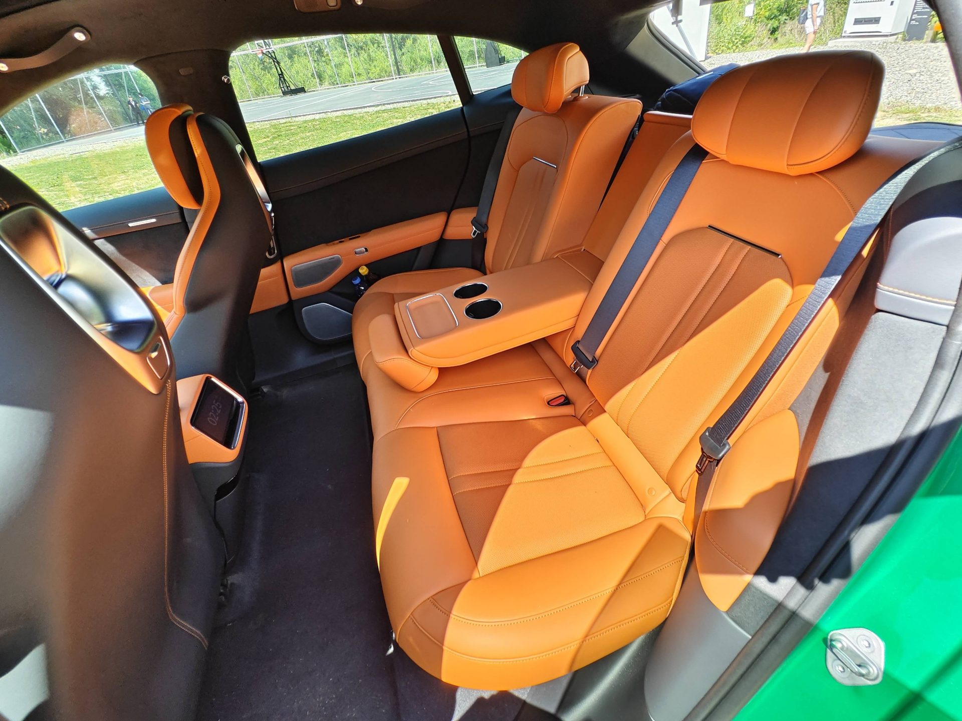 12 причин, почему Xiaomi YU7 уделывает Tesla Model Y фото