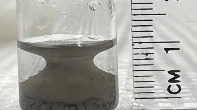 Студент случайно создал жидкость, которая нарушает законы термодинамики