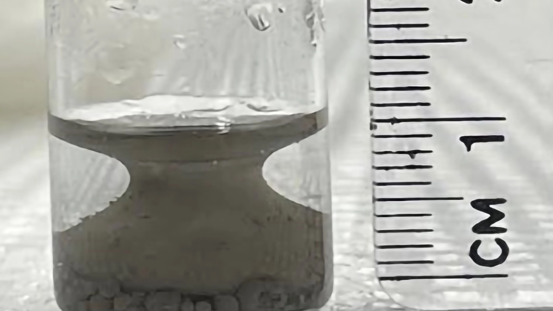 402409Студент случайно создал жидкость, которая нарушает законы термодинамики