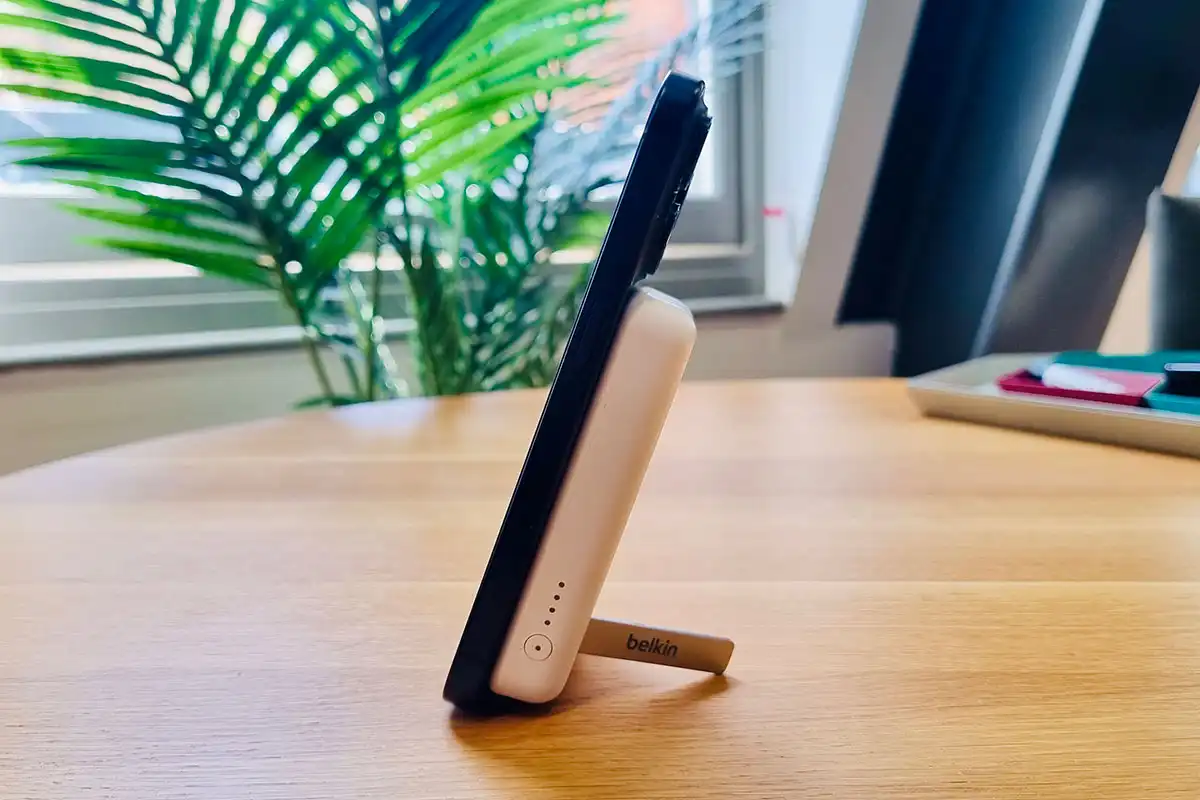 Belkin BoostCharge Power Bank 5K + Stand