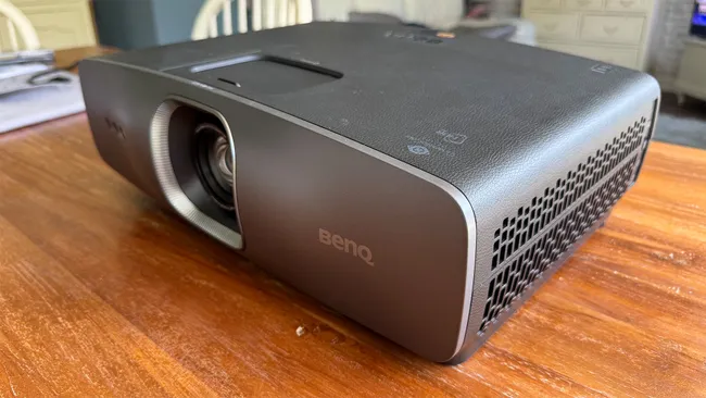 BenQ W2720i