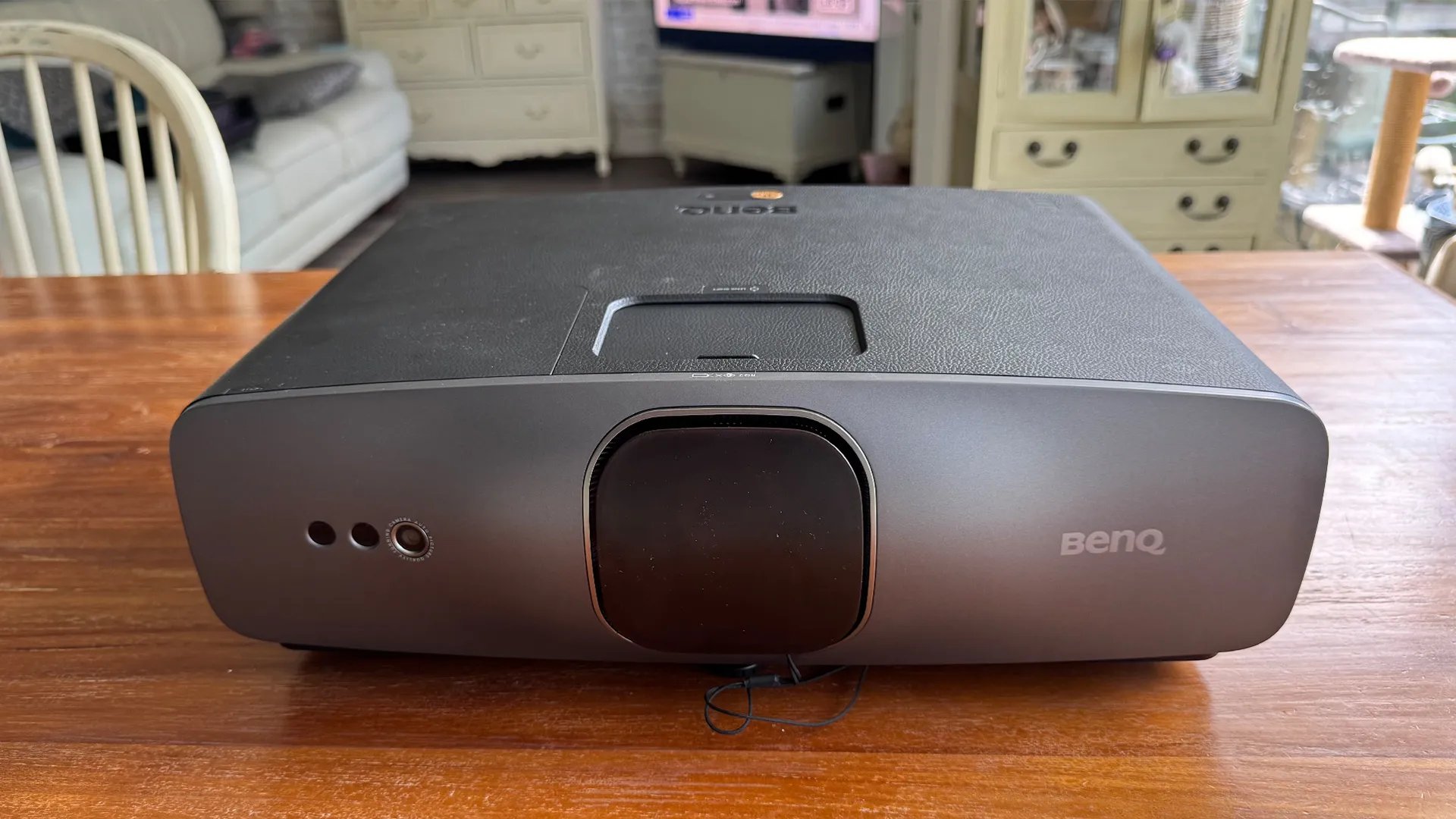 BenQ W2720i