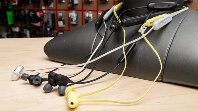 Беспроводные наушники с шейным ободом