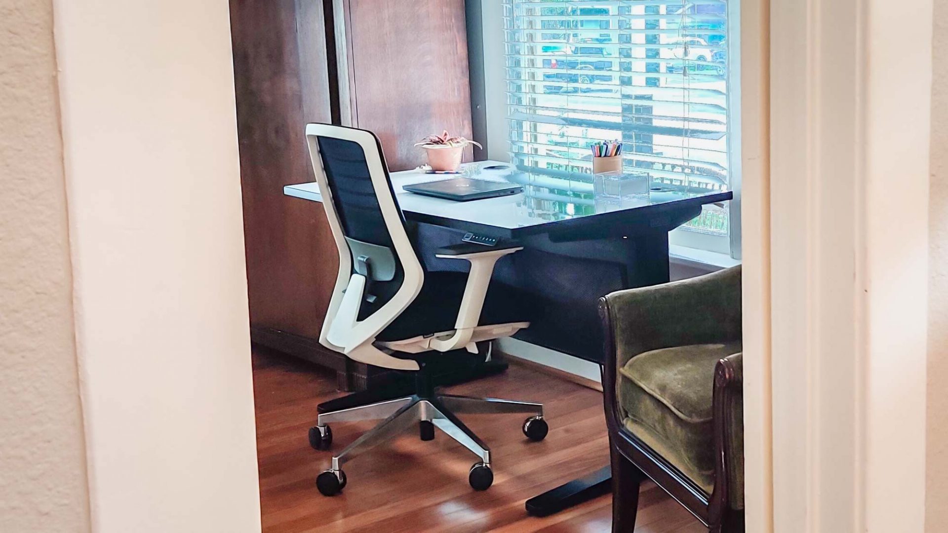 Офисные кресла